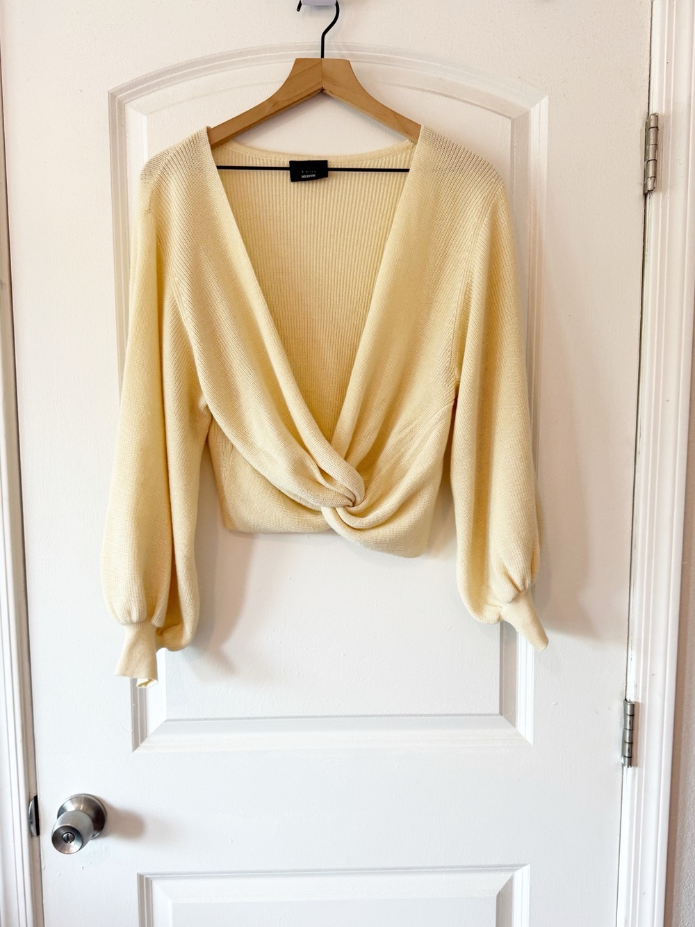 Vici Cream Front Twist Long Sleeve Sweater Ballet Pilates Sz Medium